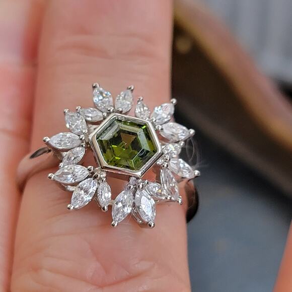 Rhodium Plated Simulated Peridot Ring - Size 9 - Floral Burst Design - Picture 9 of 13